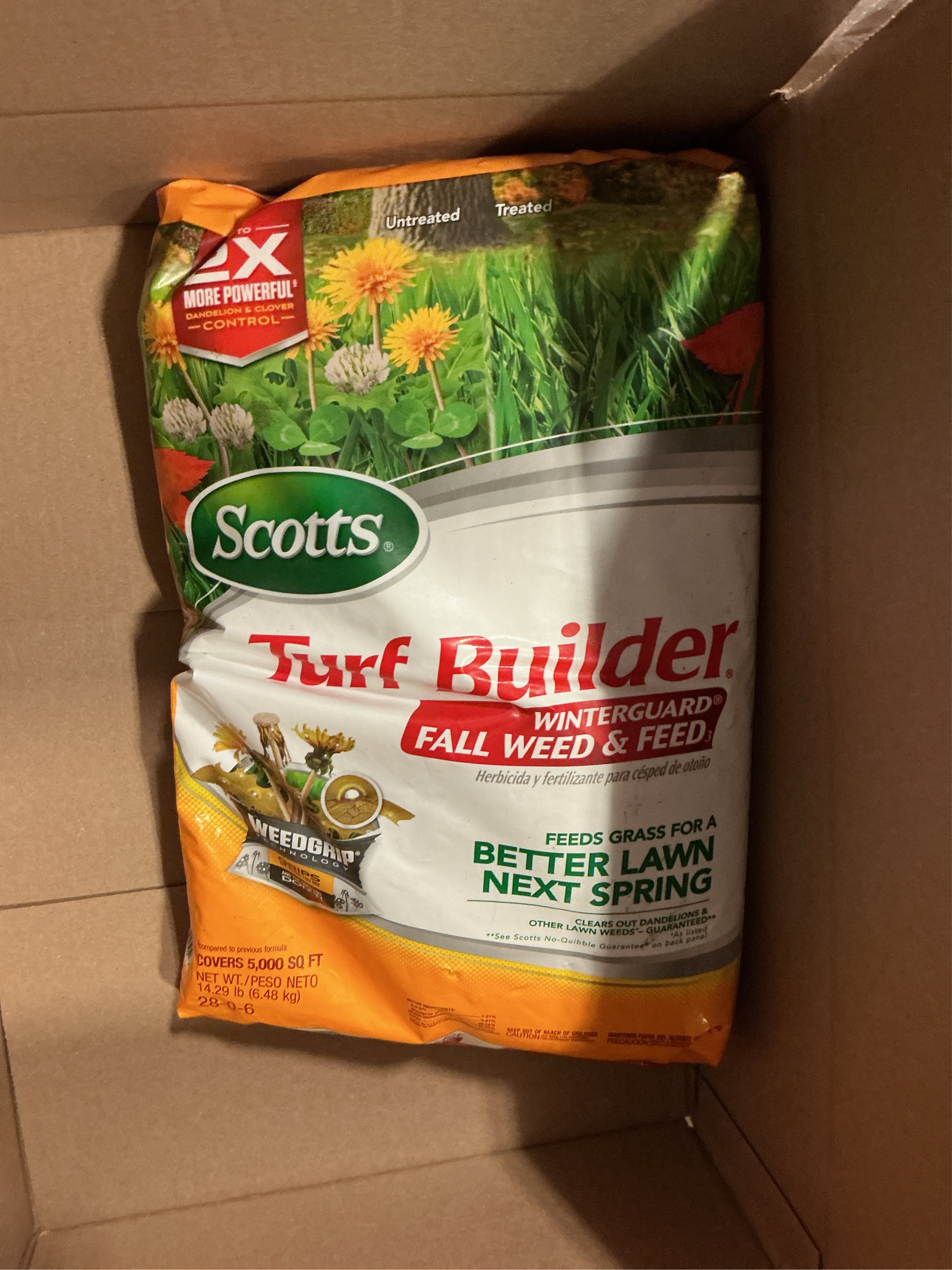 Scotts Turf Builder WinterGuard Fall Weed & Feed3, Weed Killer Plus Fall Fertilizer, 4,000 sq. ft., 11.43 lbs.