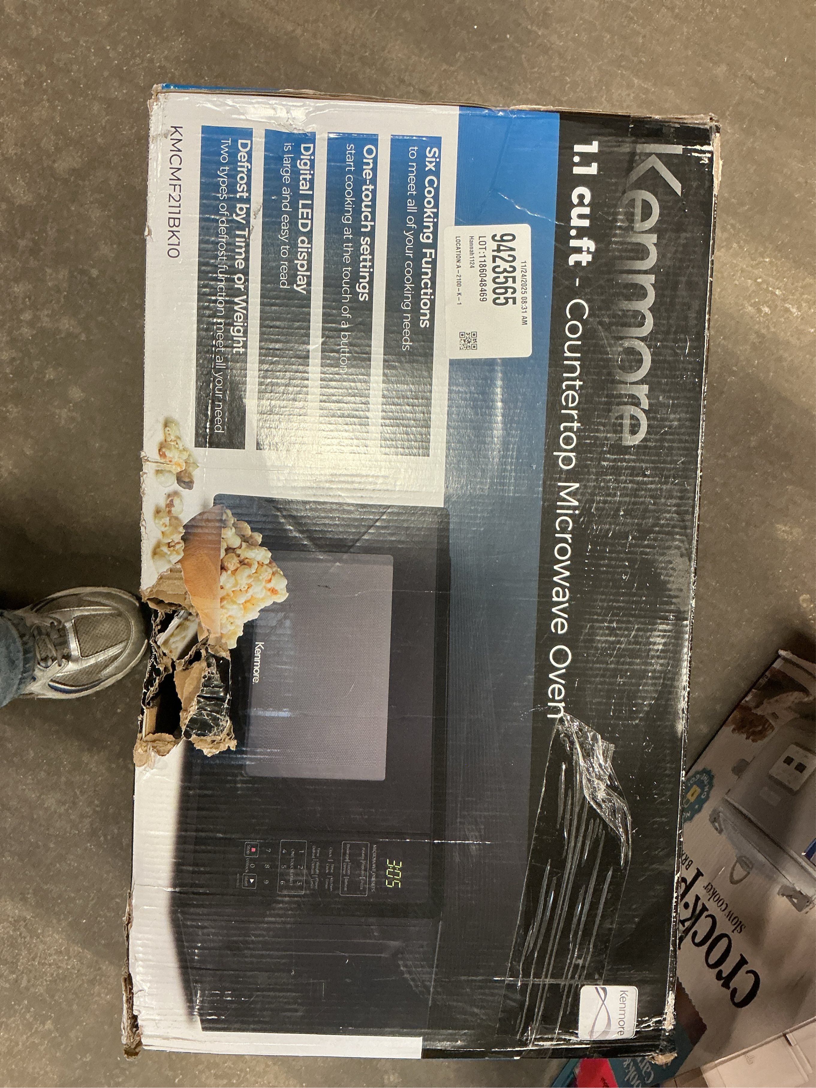 Kenmore 1.1 cu-ft Black Microwave - Black