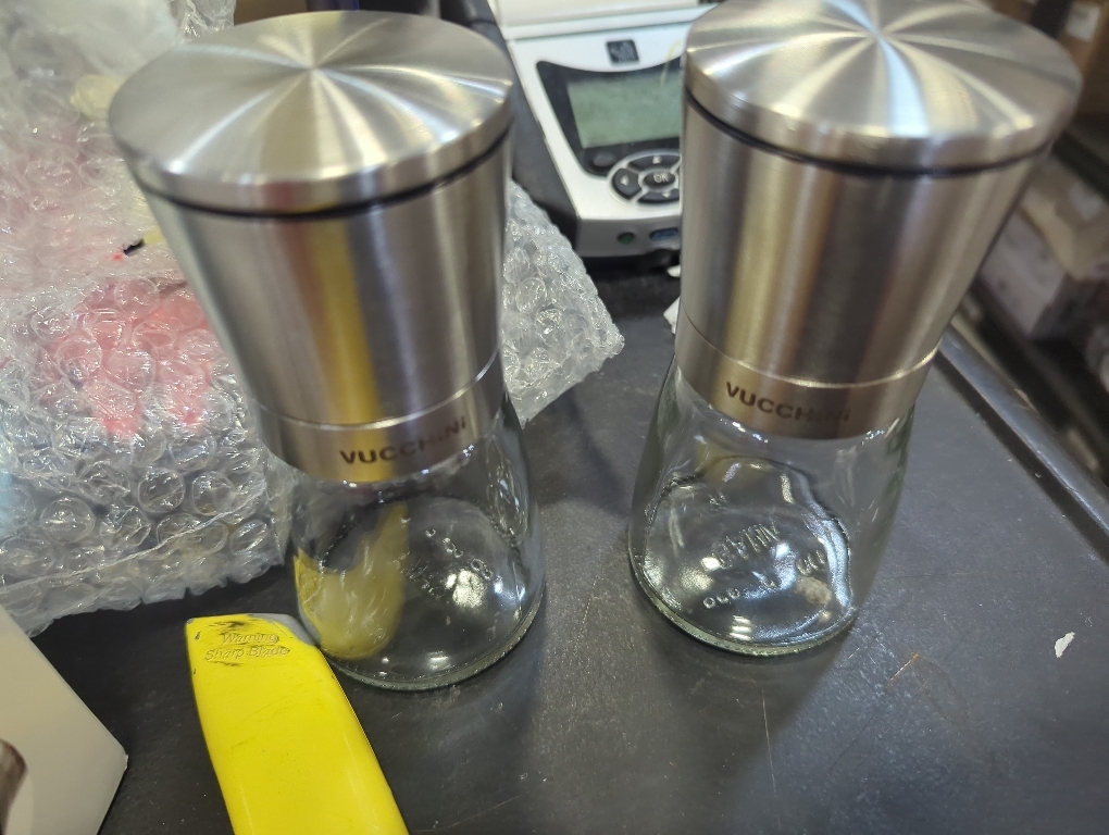 VUCCHINI Salt and Pepper Grinder Set - Adjustable Stainless Steel Spice Ceramic Grinders Mill Shaker for Kitchen Table - Stainless Steel color