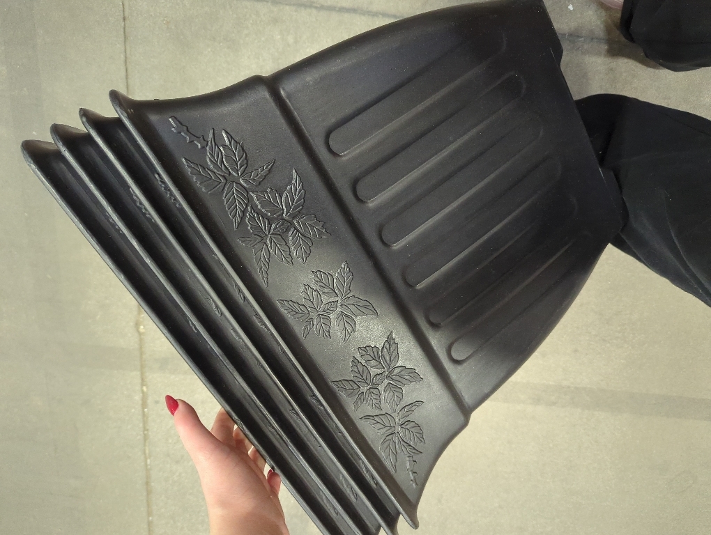 4-Pack 18 Inch Large Outdoor Planters, Embossed Leaf Pattern, Black