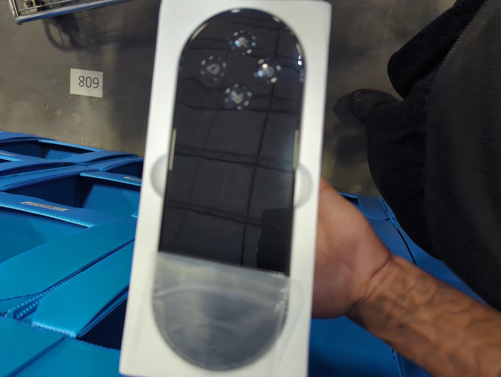 Wyze WSPRK1 Smart Controller, Smart Sprinkler Timer with EPA Watersense, 8-Zone WiFi (1 Year of Automatic Weather-Based Watering with Sprinkler Plus Included), Black