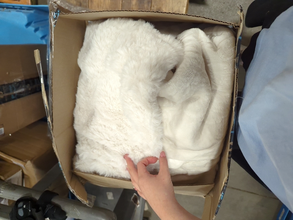 Bedsure Faux Fur Fluffy Fleece Sherpa Blanket Couch Throw Cream 50x60