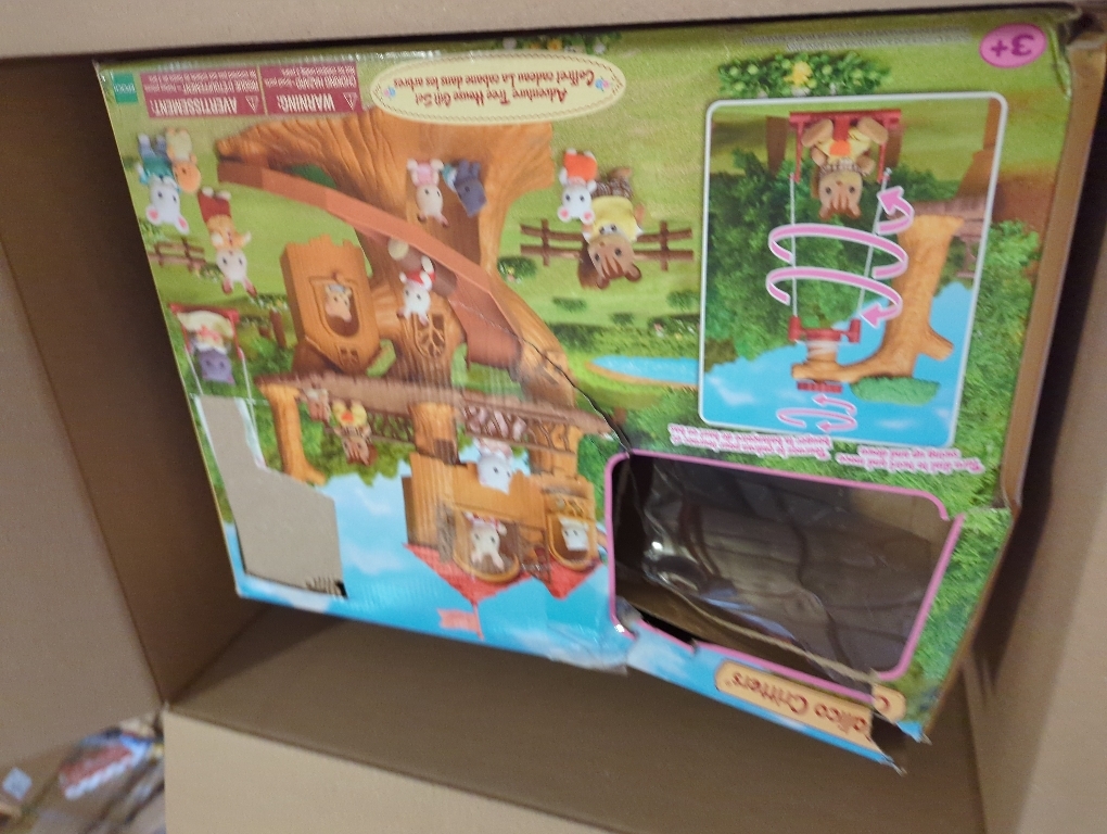 Calico Critters Adventure Treehouse Gift Set, Collectible Dollhouse, Figure and Accessories