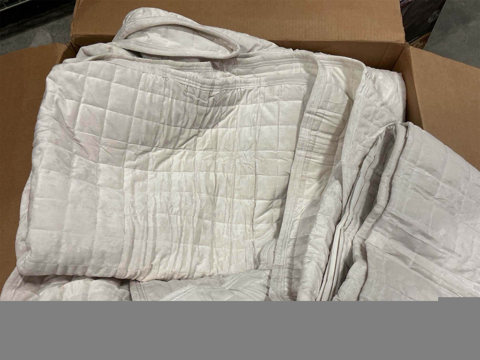 118 x 106 RECYCO Luxury Velvet Quilt Set King Size, Lightweight Velvet Comforter Set, Oversized Bedspread Coverlet Quilted Bedding Set, with 2 Matching Pillow Shams, for All Season, Cream White