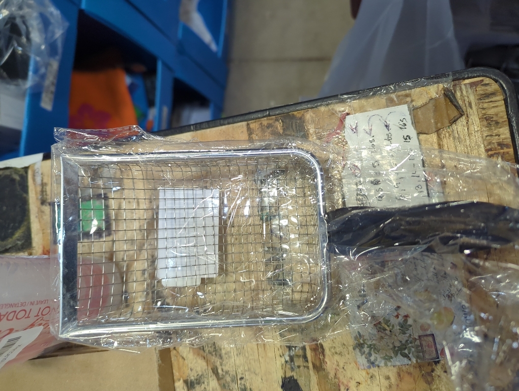 Cat Litter Scooper with Holder,Sturdy Litter Cleaner Corner Shovel,Stainless Steel Mesh Litter Scoop,Easy to Clean,Non-Slip Handle,Suitable for All cat Litter