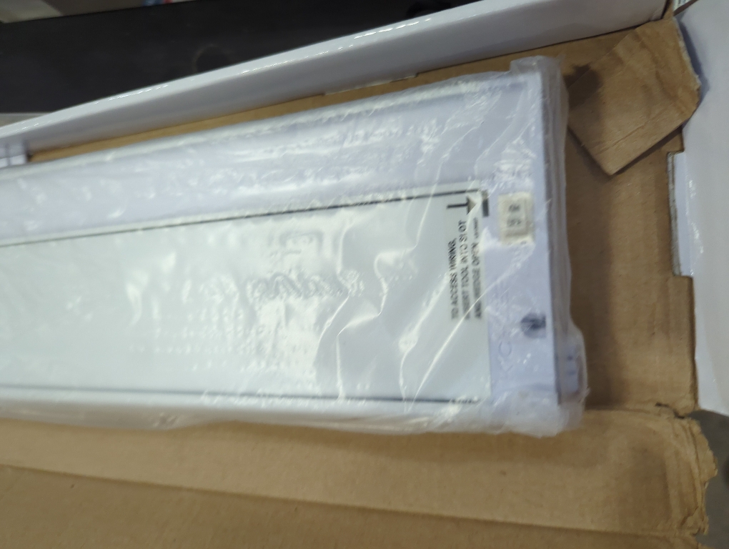 Kichler 6U Series 22 120V LED Under Cabinet Light in White, 2700K, (22 L x 4.25 W x 1 H), 6UCSK22WHT