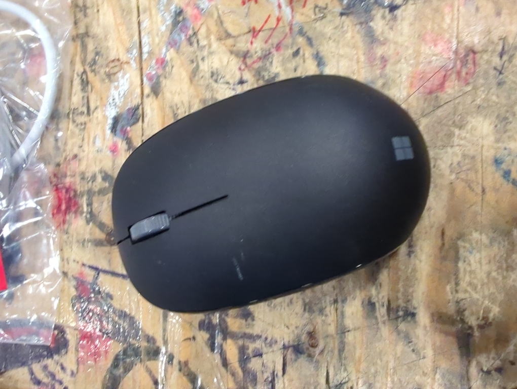 Microsoft Bluetooth Mouse - Black. Comfortable design, Right/Left Hand Use, 4-Way Scroll Wheel, Wireless Bluetooth Mouse for PC/Laptop/Desktop, works with for Mac/Windows Computers