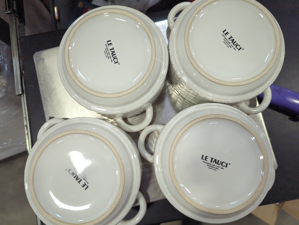 LE TAUCI Soup Bowls with Handles, 20 oz French Onion Soup Crocks, Stackable Soup Bowl Oven Safe for Chili, Beef Stew, Embossment Ceramic Bowl Set - 5.4 Inch, Set of 4, Arctic White