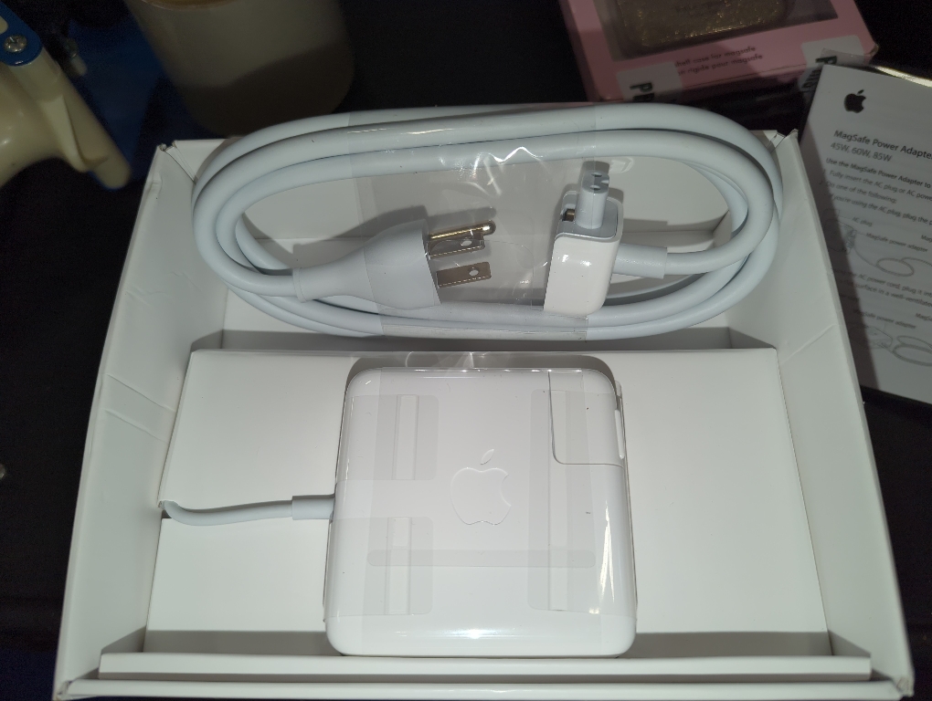 Apple 60W MagSafe Power Adapter (for previous generation 13.3-inch MacBook and 13-inch MacBook Pro)