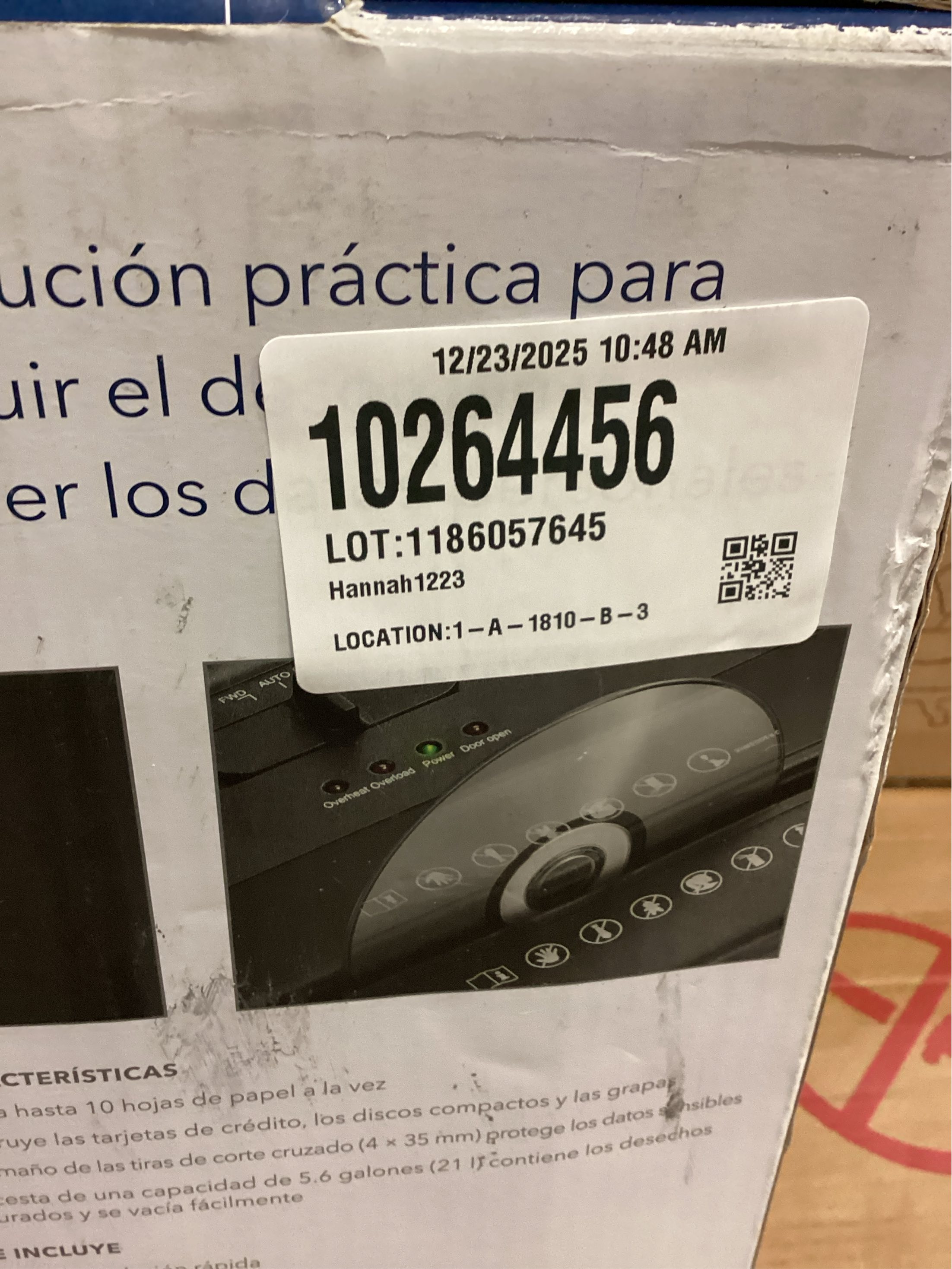 Insignia™ - 10-Sheet Crosscut Paper/CD Shredder - Black