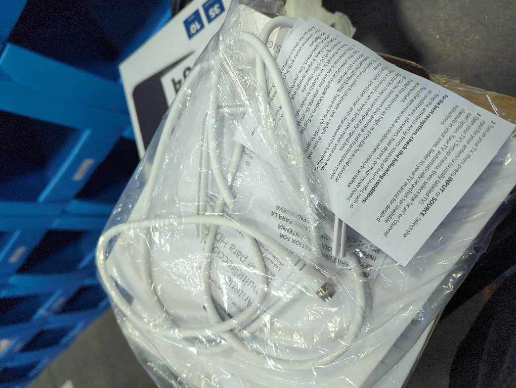 Insignia™ - Multidirectional Indoor HDTV Antenna - White