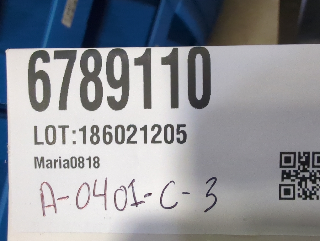 Therabody TheraFace Depuffing Cold & Heat Facial Treatment Wand - White