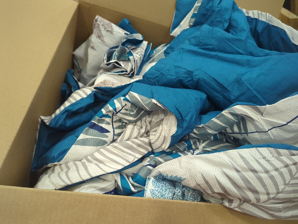 Comforter  Size, 600 Thread Count Cotton Blue Floral with Khaki & Grey Leaves Pattern White Reversible Comforter Set,Down Alternative Bedding Set 3Pcs