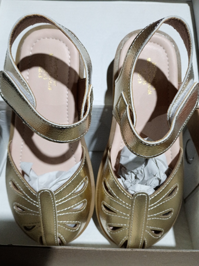 Girls Closed-Toe Sandals Toddler Flower Cutout Summer Dress Shoes (Size 29) ( See the picture for the model )