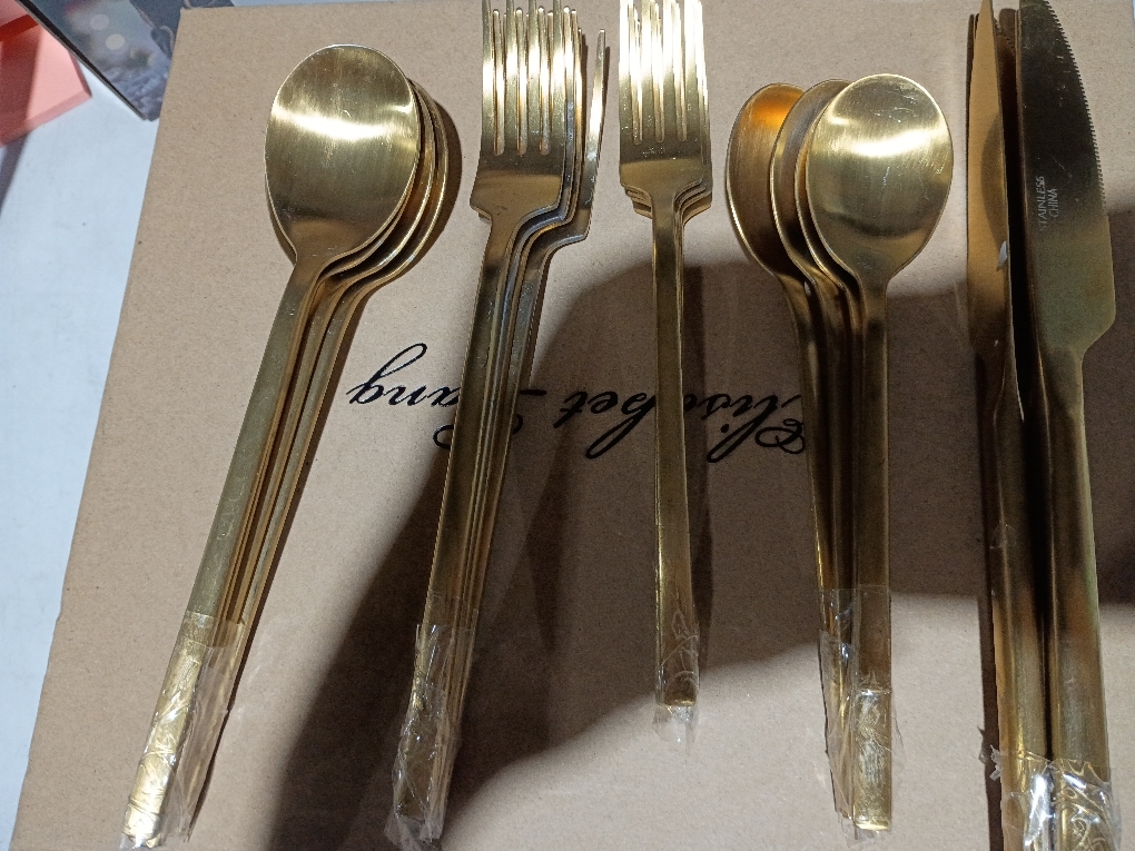 20 Piece Flatware Set, 20 Pieces Golden Silverware Set, Golden Cutlery Set, Service for 4 (shiny Gold)