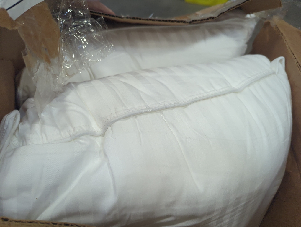 Set of 2 Color White Beckham Hotel Collection Bed Pillows Standard/Queen Size Set of 2 - Original Soft Down Alternative Pillow for Sleeping - Soft Support for Back, Stomach or Side Sleepers