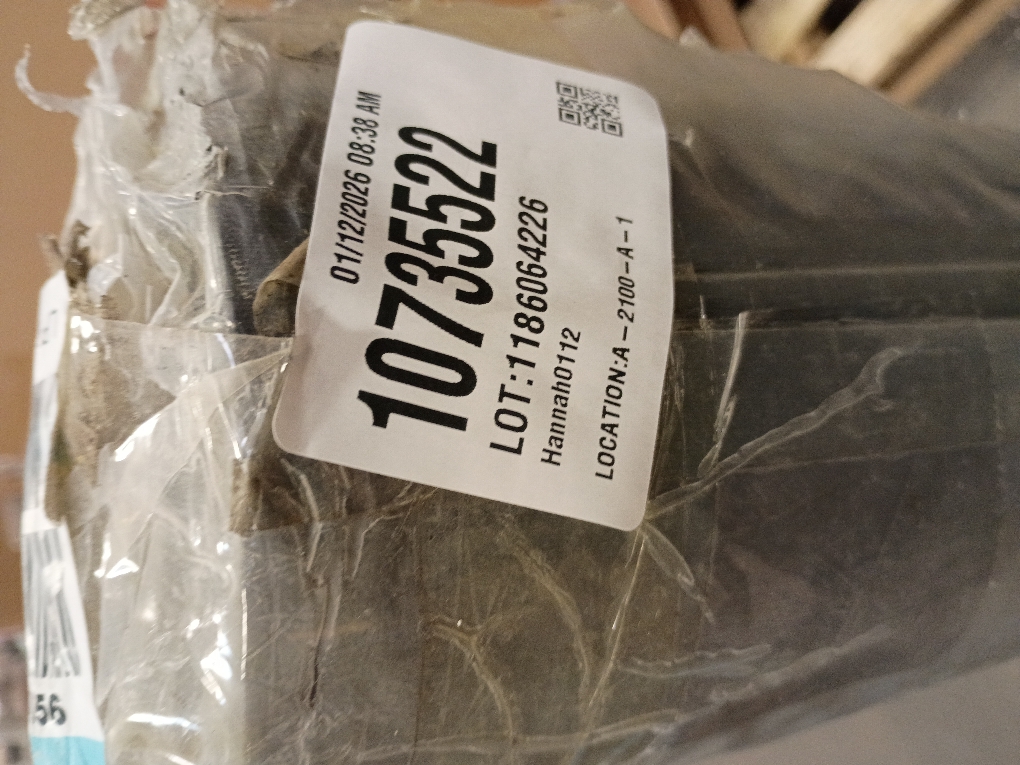 VEVOR Rubber Flooring Roll, 4 x 15 ft SBR Diamond-Plate Rubber Mat, 3mm Thickened, Easy to Clean, Customizable Size, Non-Slip Floor Protector Mat for Under Cars, Garage, Warehouse, Industry Gym, Black