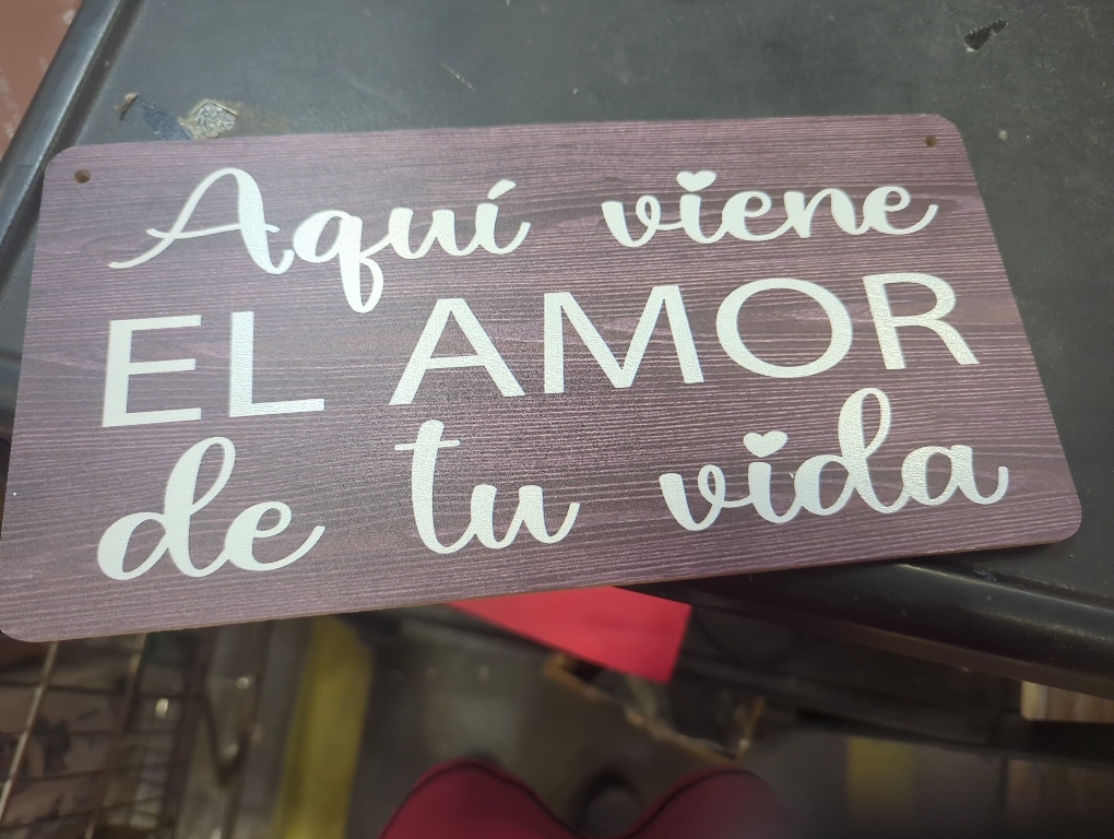 Hanging Wood Sign Aquí Viene El Amor De Tu Vida Wood Ring Bearer Sign Spanish Rustic Wood Decor Farmhouse Wall Hanging Plaque Wooden Sign For Home Indoor Outdoor 12 X 6 Inch