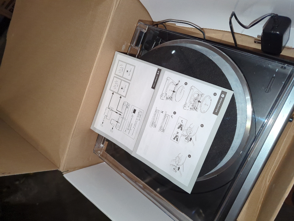 Fully Automatic Belt-Drive Turntable