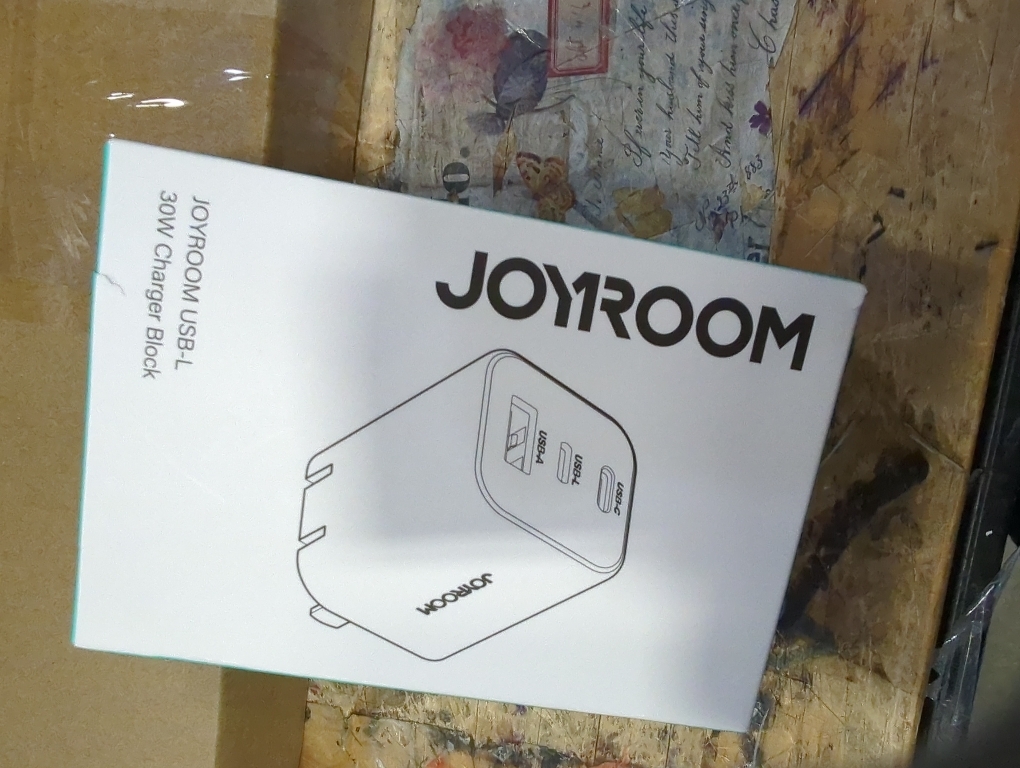 JOYROOM iPhone Charger Fast Charging, 3 Port 30W GaN USB C Charger Block, Portable Compact Type C Charging Block with Foldable Plug for iPhone17/16/15/14/13/12 Series, iPad, Galaxy and More