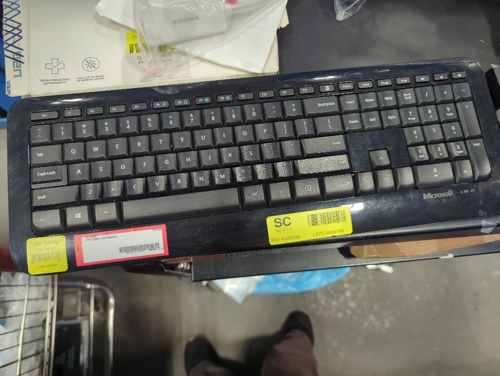 Microsoft Wireless Desktop. Wireless Keyboard and Mouse Combo. Snap-in USB Transciever.