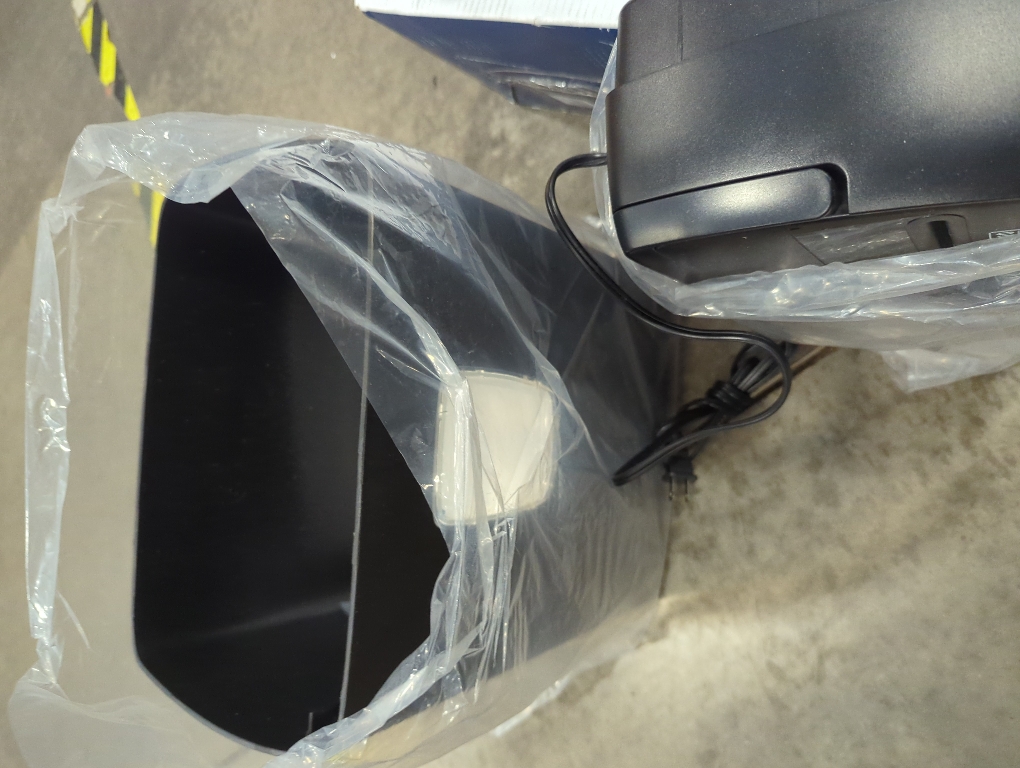 Insignia  - 10-Sheet Crosscut Paper/CD Shredder - Black