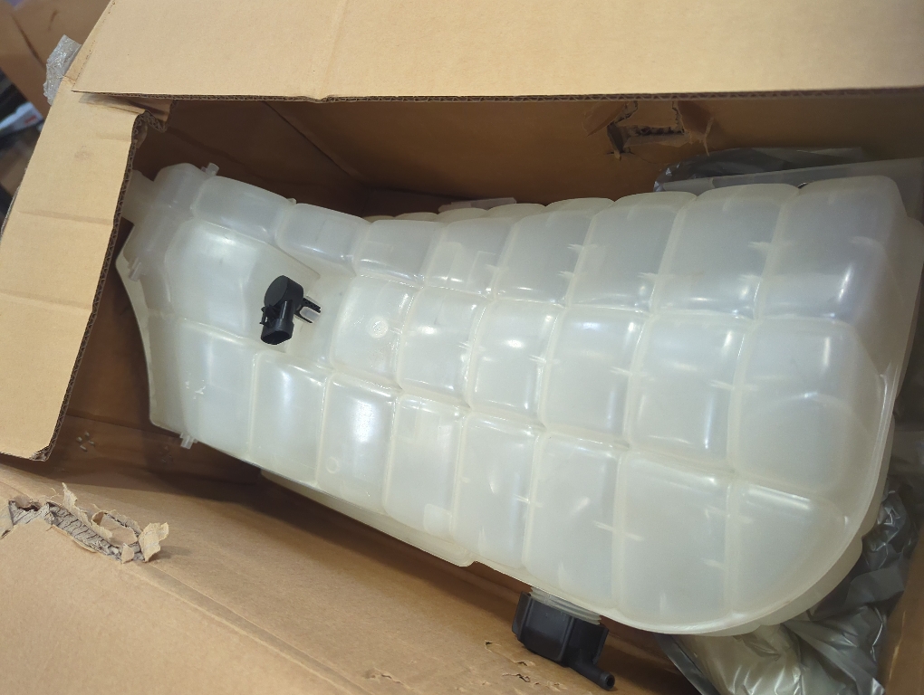 LOSTAR Heavy Duty (603-5403) Coolant Overflow Reservoir Bottle Tank Fit for 2008-2017 Kenworth Peterbilt Truck T680 T600 T800 W900 389 348 367 377 378 382 384 385 386 388 389