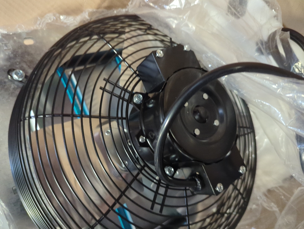 iLIVING 12 Wall Mounted Shutter Exhaust Fan, Automatic Shutter, with Thermostat and Variable Speed controller, 0.6A, 960 CFM, 1400 SQF Coverage Area Silver (ILG8SF12V-ST)