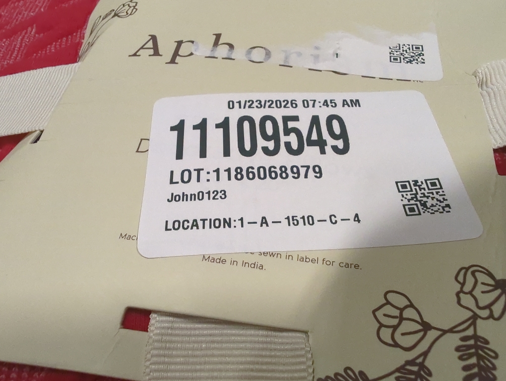 Set of 2 Size 20x20 Color red throw pillows