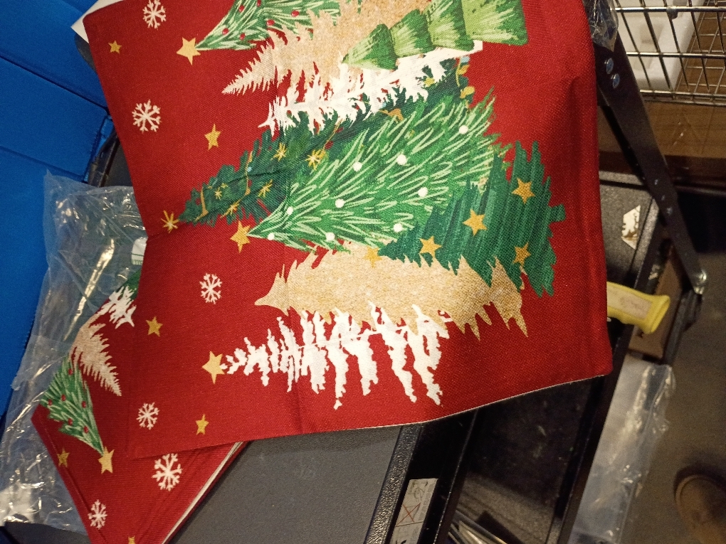 AVOIN colorlife Christmas Trees Star Red Throw Pillow Covers Set of 2, 18 x 18 Inch Snowflake Seasonal Winter Holiday Cushion Case Decoration for Sofa Couch