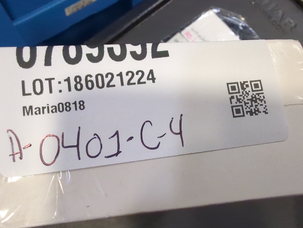 Therabody TheraFace Depuffing Cold & Heat Facial Treatment Wand - White