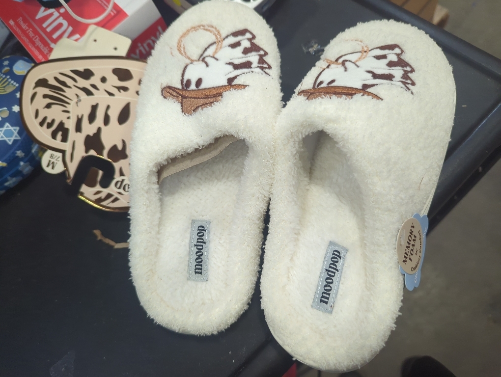 Size M 7/8 Color White ghost cowboy slippers