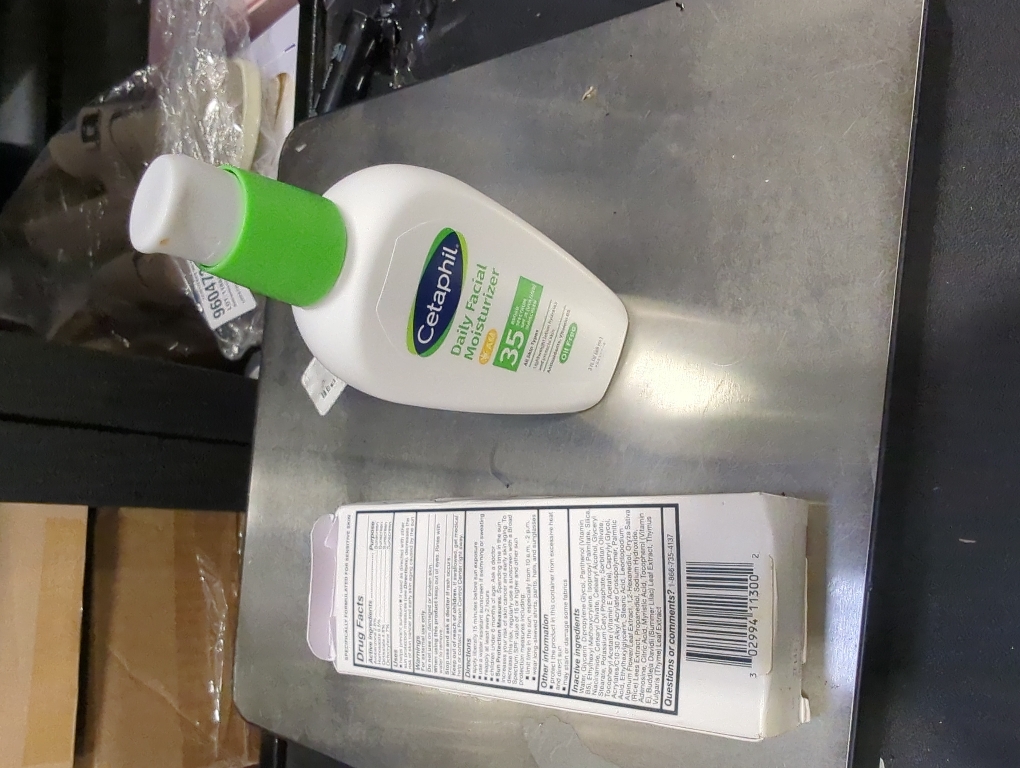 Cetaphil Daily Oil-free Facial Moisturizer with SPF 35 Sunscreen for Sensitive, Combination Skin, 3 OZ