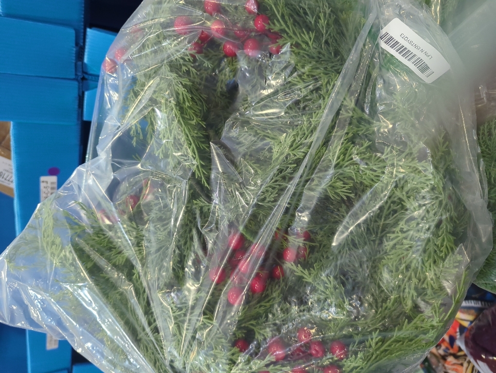 100 Pcs Artificial Pine Needles Christmas Greenery with Red Berry Christmas Floral Picks Artificial Greenery Pine Picks for DIY Garland Wreath Xmas Embellishing Home Garden Decoration