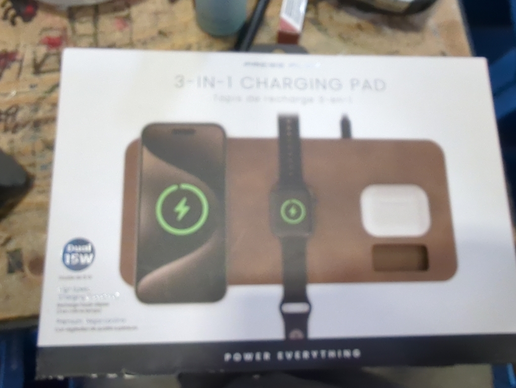 Courant Catch:2 Classics - Italian Leather Dual Wireless Charging Pad - Compatible with iPhone 11, X, SE, Galaxy S23, S22, S21, S20, Note, AirPods, AirPods Pro (Saddle)