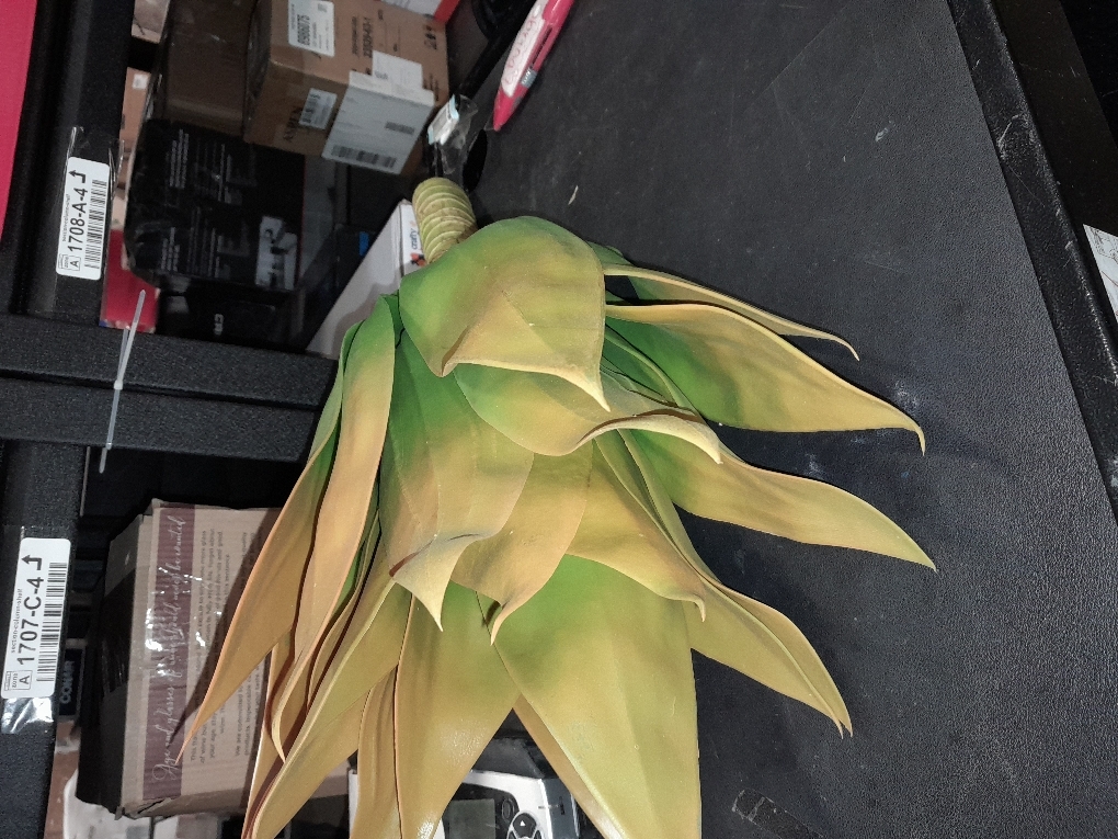 Velener Artificial Agave Fake Plants, Yellow Fake Succuents Plant for Room Decor, Unpotted Faux Agave Plant for Outdoor/Indoor Fall Decor, Yellow, 22 inches, Set of 1