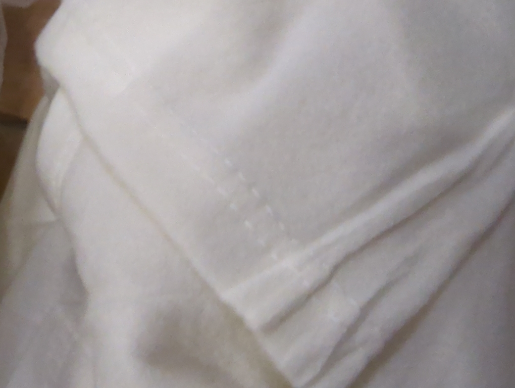 Buryeah 48 Pack Oeko-Tex Certified Wedding Flannel Throw Blanket Bulk 50 x 60 Inch Soft Fleece Lap Blanket with Thank You Cards Ribbon for Guests Sleepover Spa Slumber Gifts (Beige)