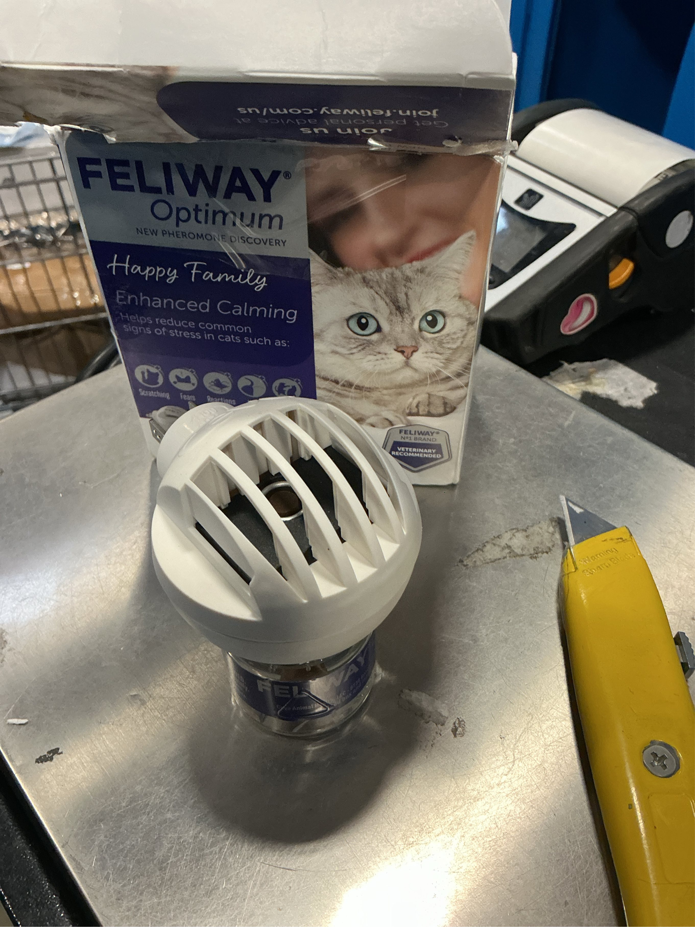 FELIWAY® Optimum 30 Day Cat Calming Plug In Pheromone Diffuser Starter Kit, 48ml - Helps Reduce Common Signs of Stress in Cats & Kittens, Enhanced Calming
