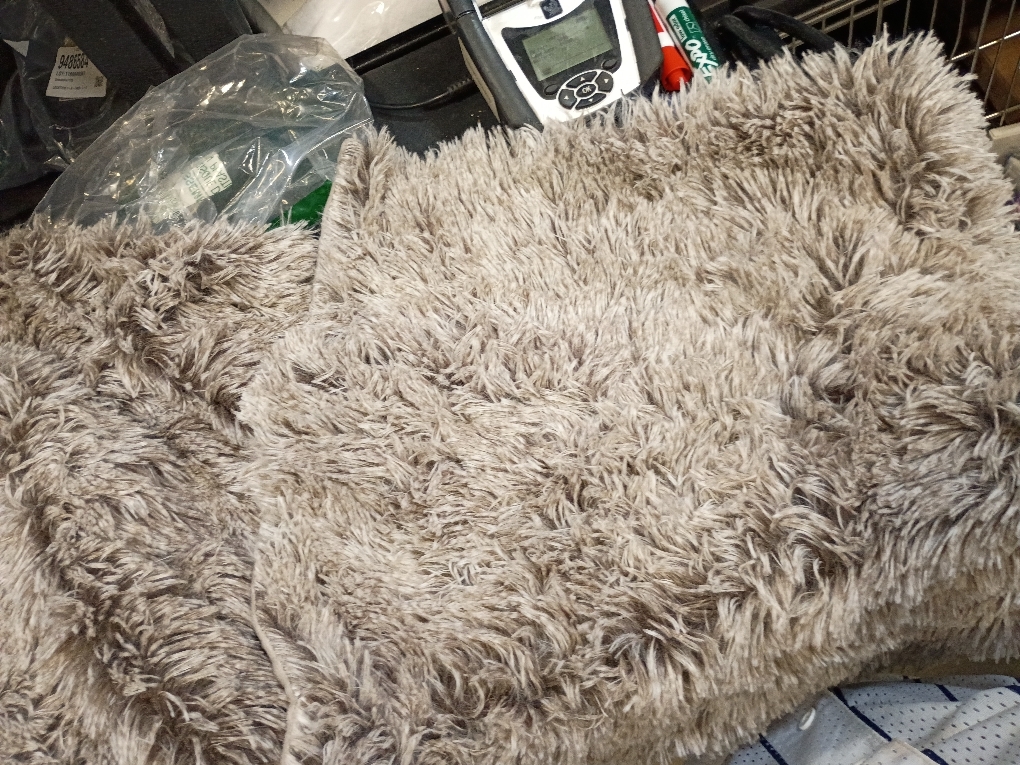 XeGe 2 Pieces Faux Fur Throw Pillow Covers, Shaggy Fluffy Cushion Covers, Cute Fuzzy Decorative Pillow Covers, Plush Furry Velvet Pillowcases for Bed Couch Living Room (18''x18'', Khaki Ombre)