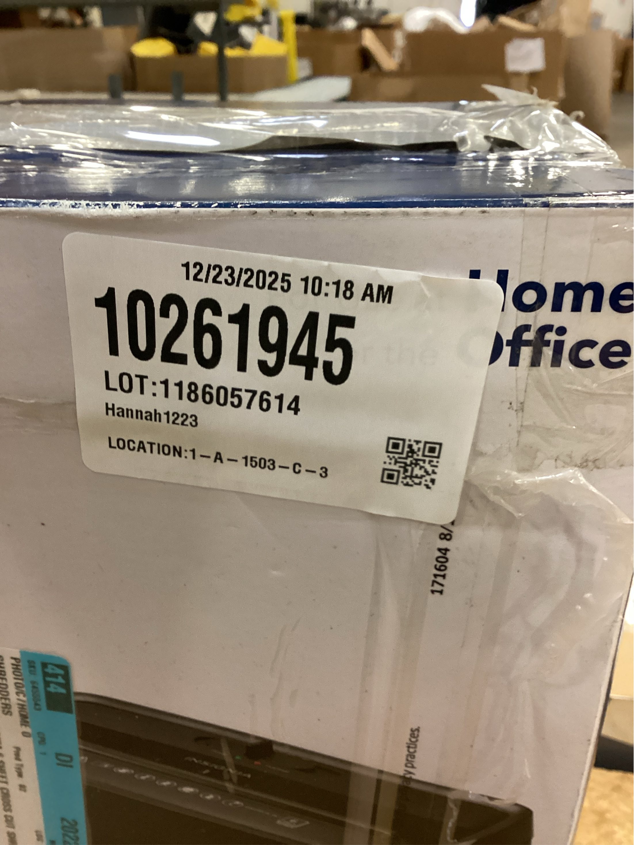 Insignia™ - 6-Sheet Crosscut Shredder - Black