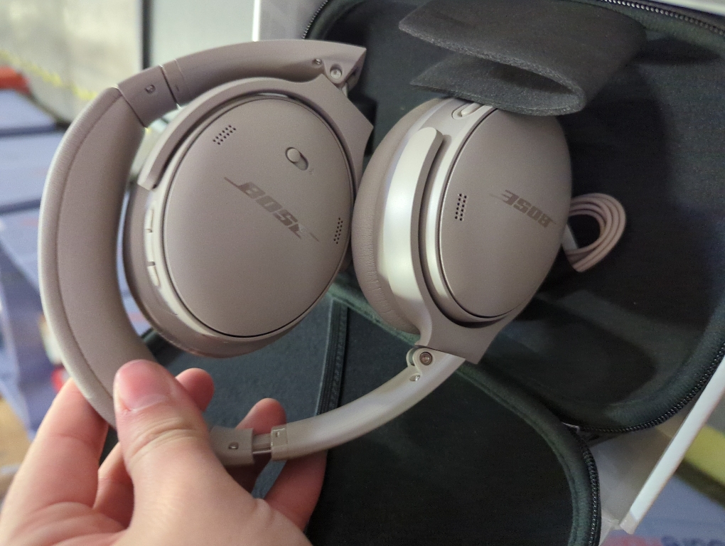 Bose QuietComfort Headphones Noise Cancelling Over-Ear Wireless Bluetooth Earphones, Sandstone