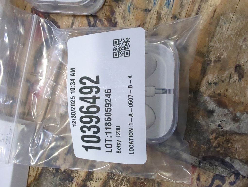 Apple EarPods Headphones with 3.5mm Plug, Wired Ear Buds with Built-in Remote to Control Music, Phone Calls, and Volume