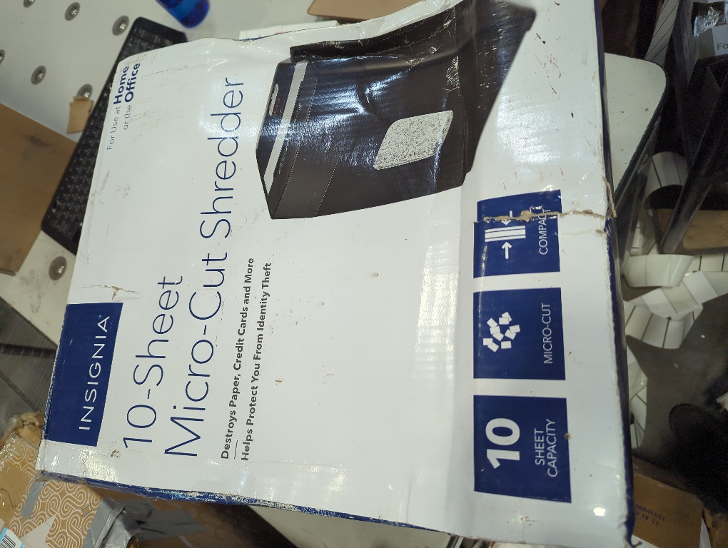 Insignia™ - 10-Sheet Microcut Shredder - Black