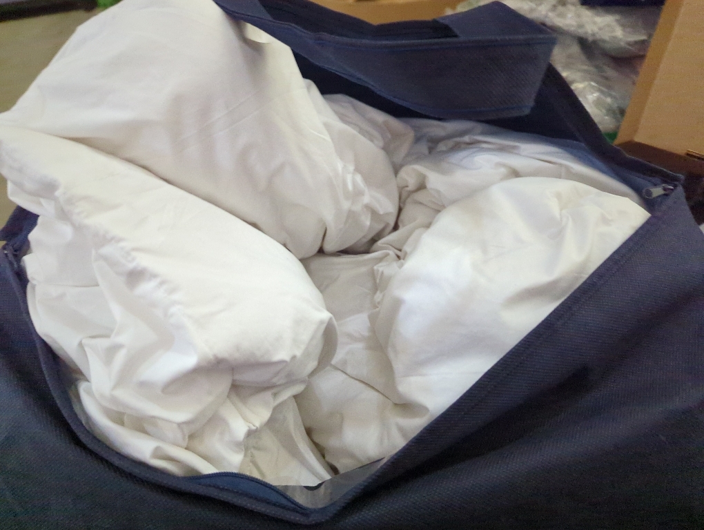 Serta Goose Feather Down Fiber Cotton Comforter Twin Size - 100% Cotton Duvet Insert - Hotel Luxury Hypoallergenic Bedding Comforter Light Warmth 68 x 90 Inch White