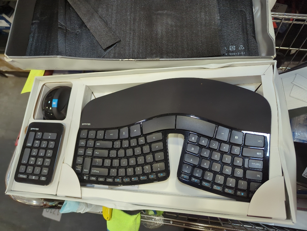 Microsoft Sculpt Ergonomic Desktop Keyboard And Mouse - Wireless - BlueTrack Enabled - 7 Button Mouse - 4-Direction Scroll Wheel - 104-key Design