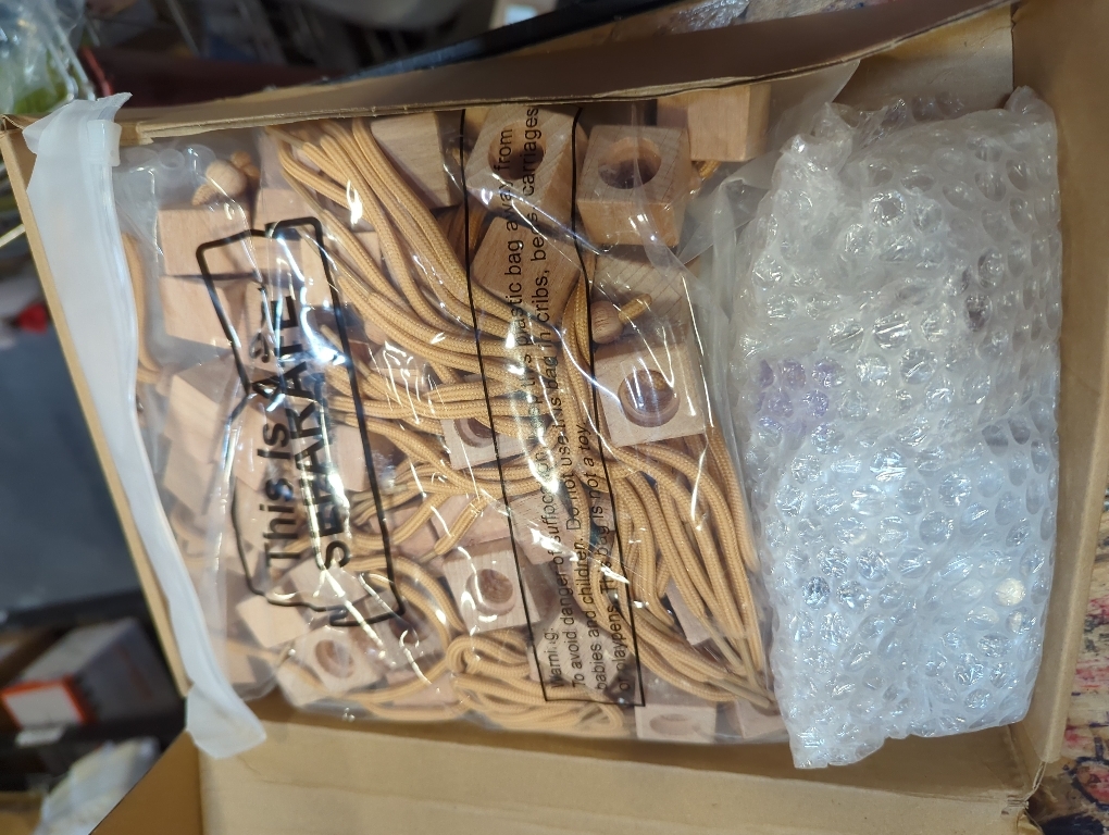 BBTO 100 Pcs Car Air Fresheners Diffuser with Wooden Empty Aromatherapy Diffuser Clear Fragrance Holder Pendant Hanging Perfume Fresheners Bottles for Car Decor(Clear Classic)