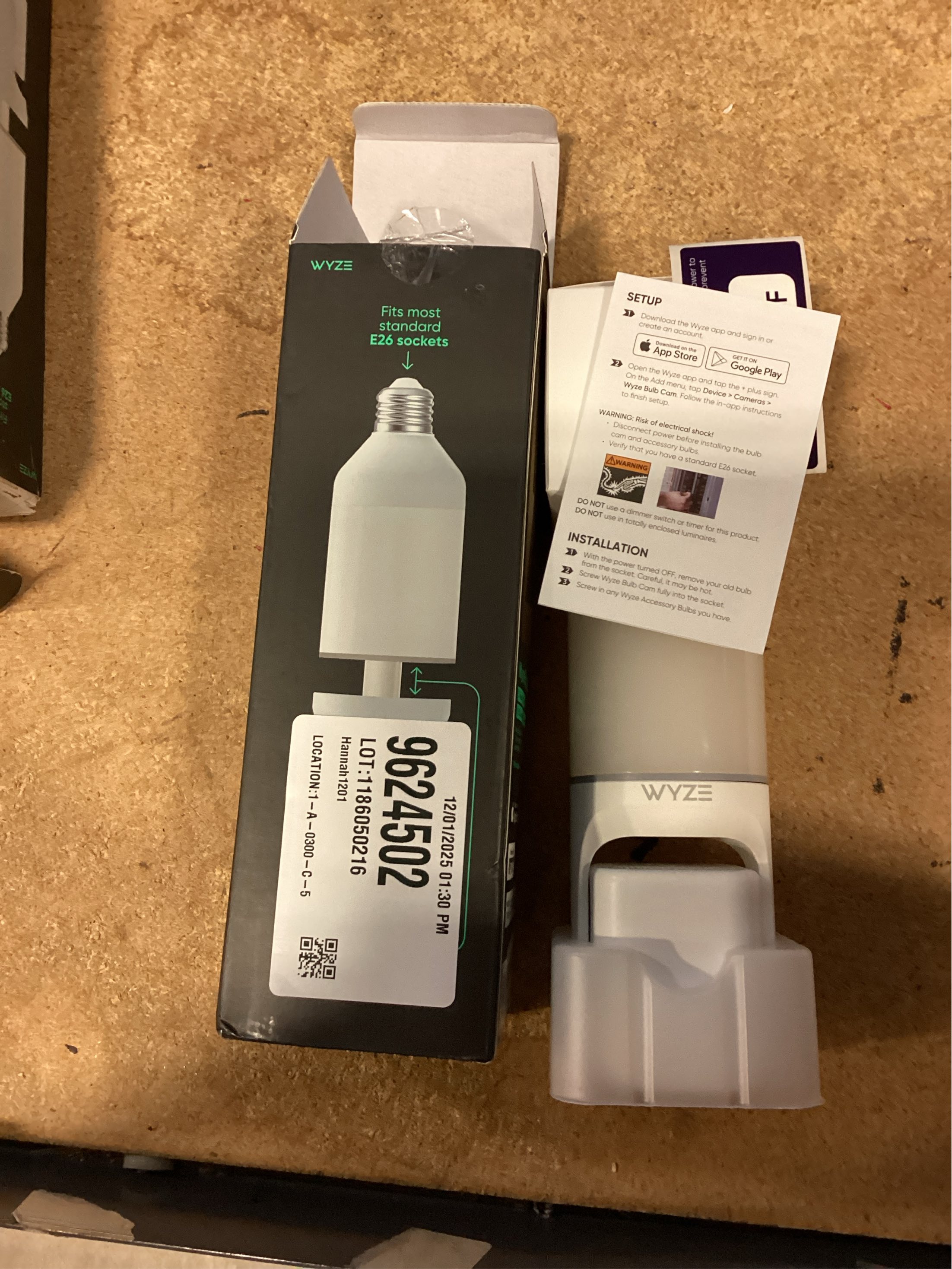 Bulb Cam Plug-In, 2K Wireless HD Security Camera Outdoor Indoor Full Color Day and Night, Dimmable LED Bulb