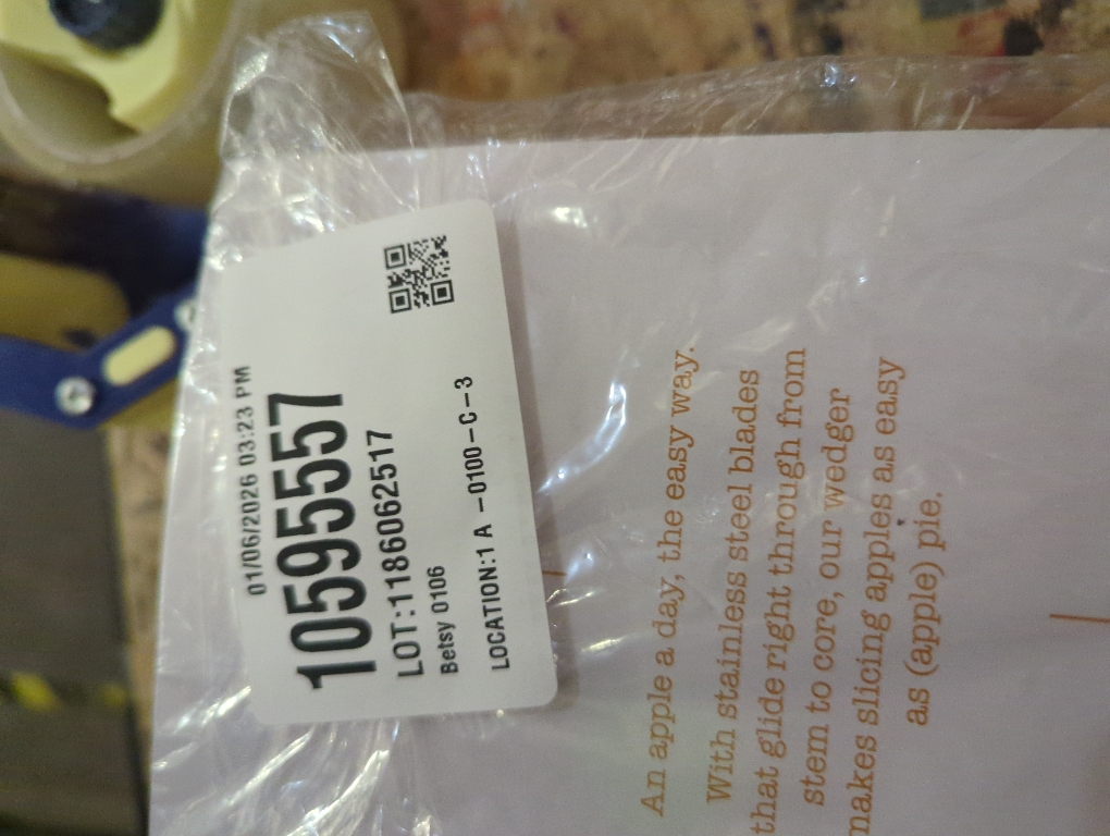 8-Wedge Apple Slicer and Corer – Stainless Steel Sharp Blades with Non-Slip Black Handle, Easy Grip Cutter for Apples, Pears, and Similar Fruits