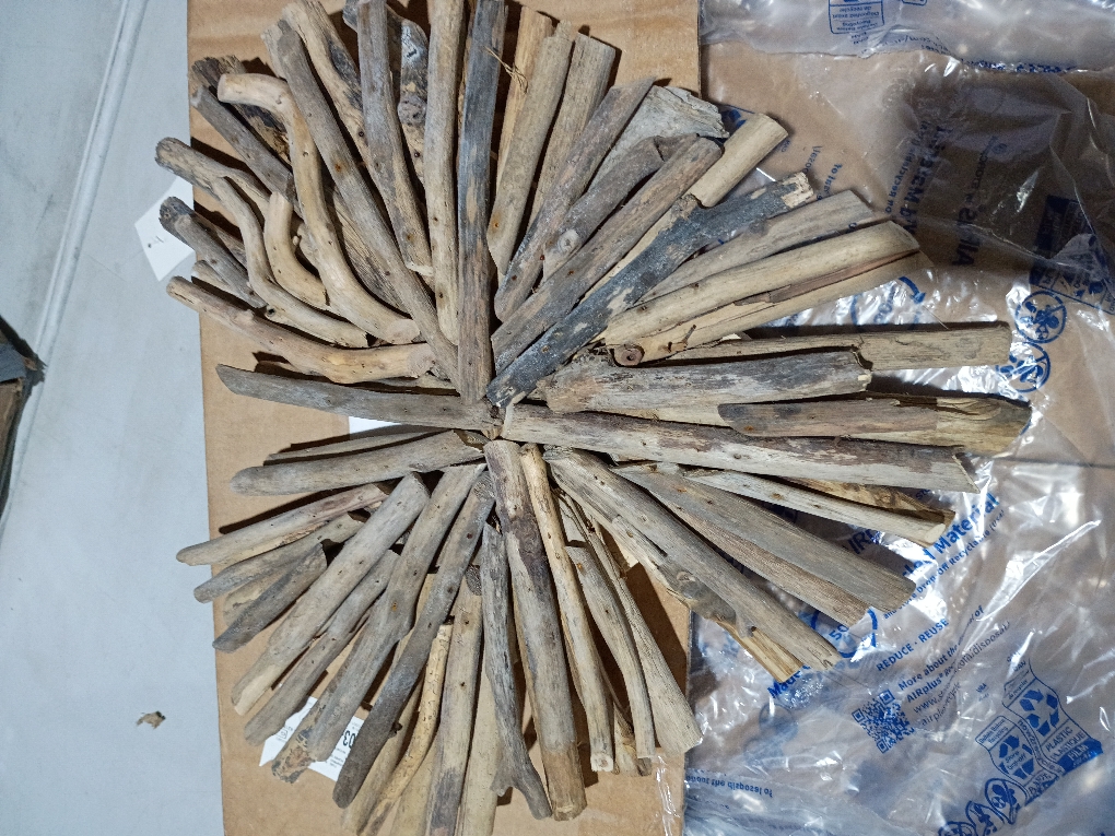 Storied Home Driftwood Heart Shaped Wall Decor ( loose little pieces ) see the picture