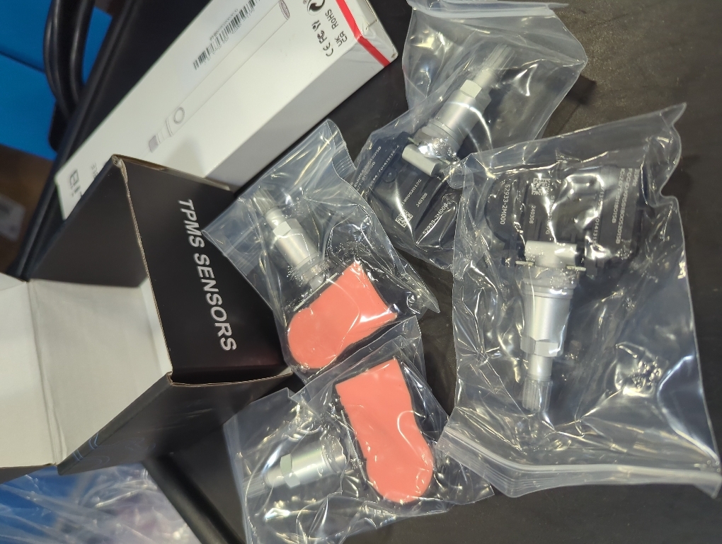 IZYSS 4-Pack 52933-2M000 529332M000 Tire Pressure Monitoring System Sensor TPMS Tire Pressure Sensor 315MHz for Kia & Hyundai, Kia Soul Forte Optima Sorento Hyundai Accent Elantra GT Touring Sonata